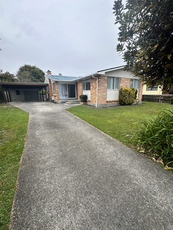 15 Seattle Grove, Totara Park, Upper Hutt - Carousel 1