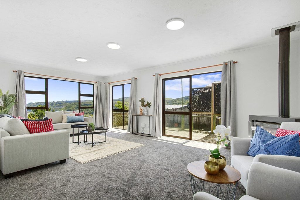 2/13 MCMANAWAY GR, STOKES VALLEY, LOWER HUTT - Carousel 2