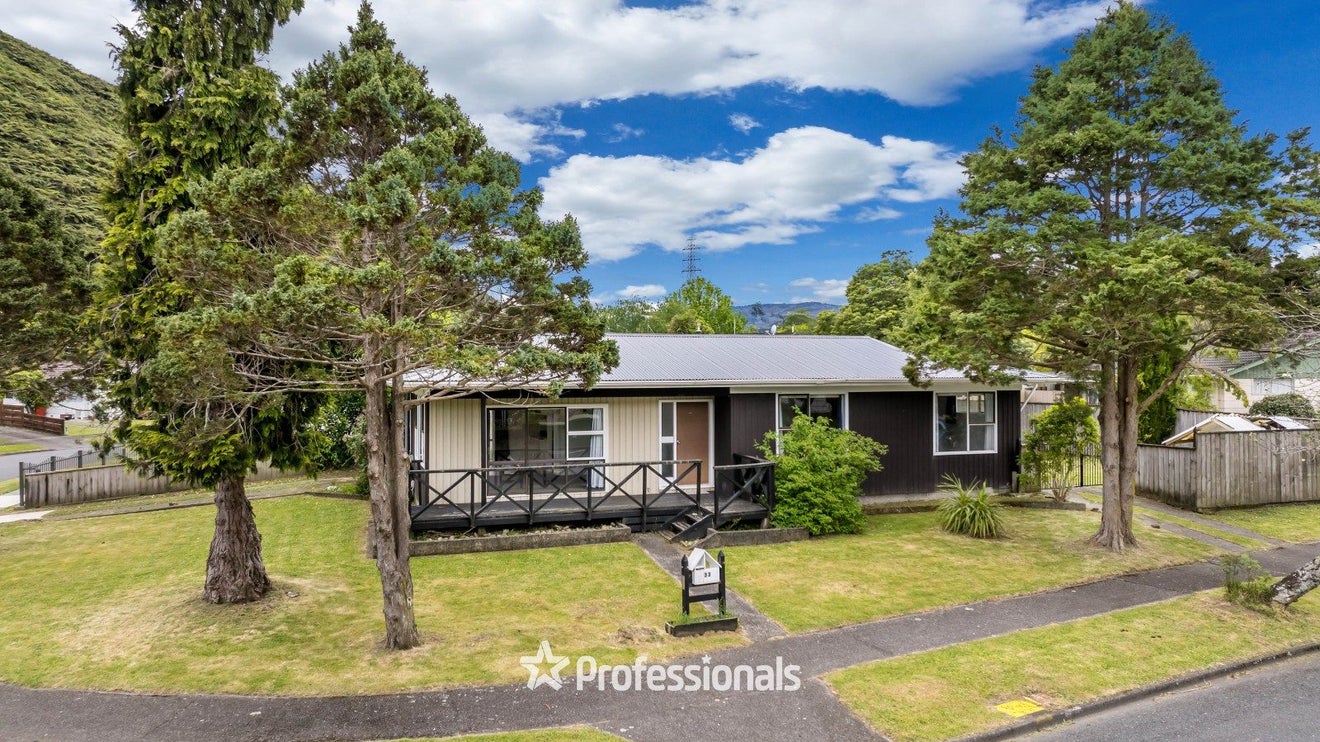 33 Larchmont Grove, Totara Park, Upper Hutt - Carousel 1
