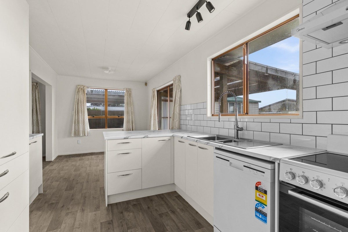 156 Portsmouth Road, Flaxmere, Hastings - Carousel 1