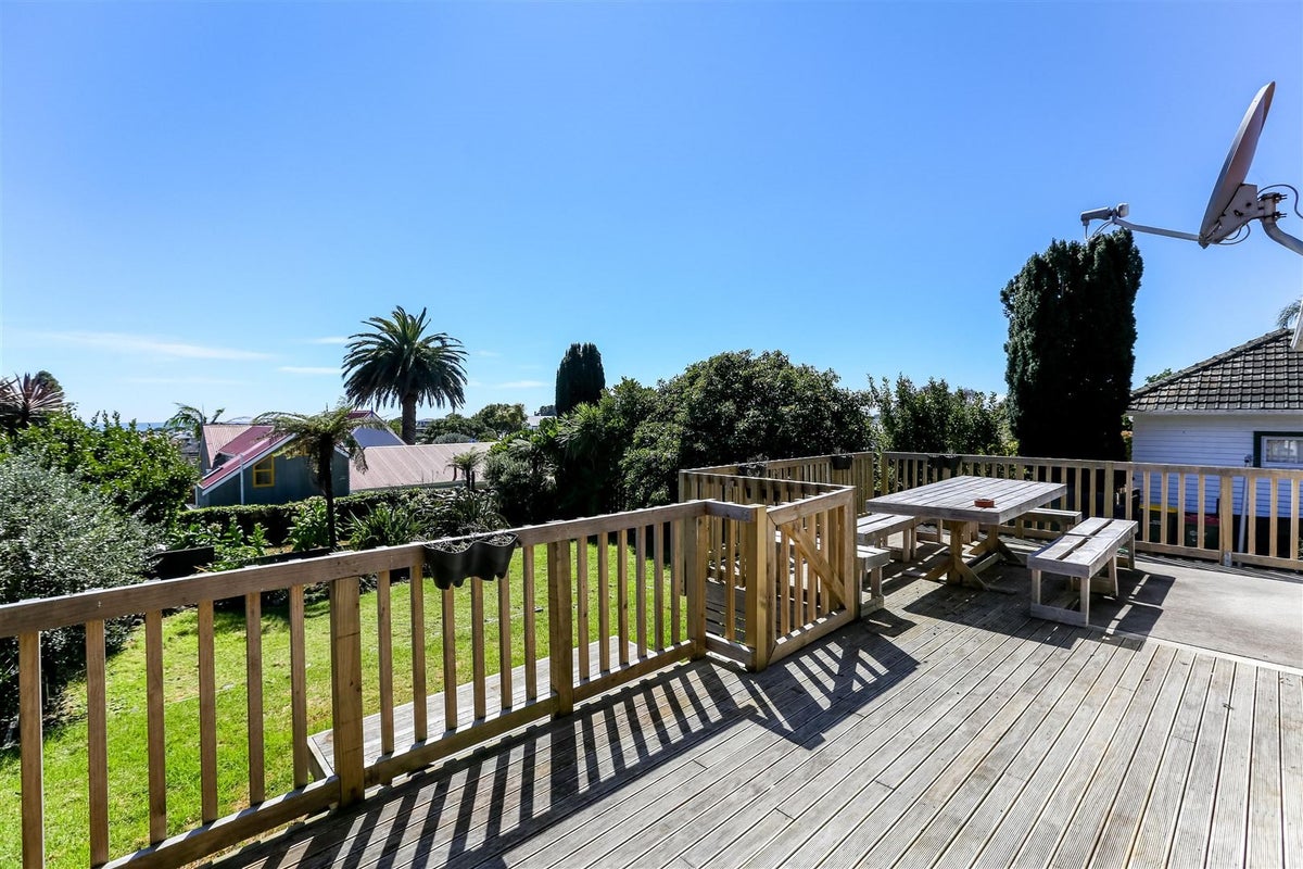 6 Lismore Street, Strandon, New Plymouth - Carousel 1
