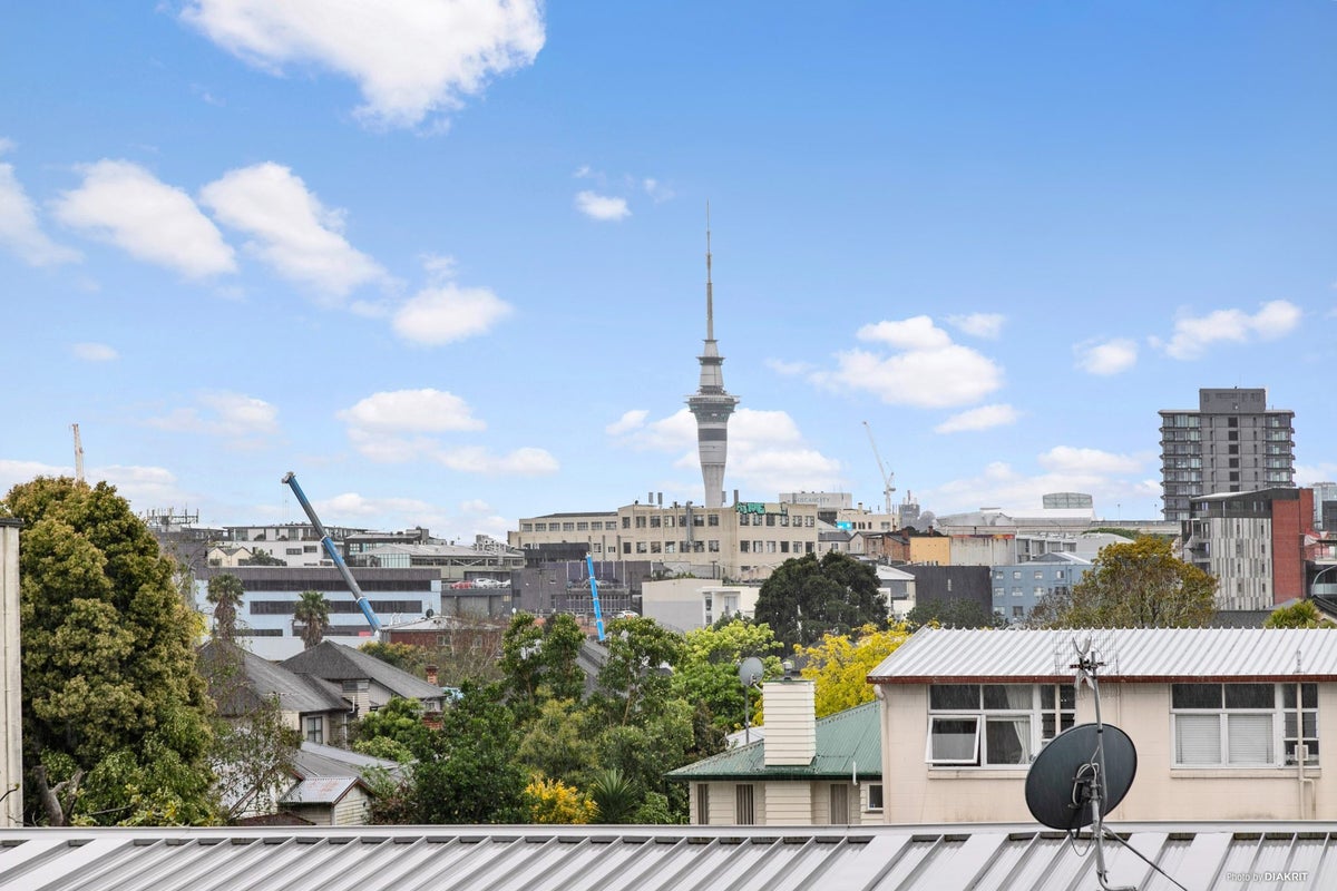 1/17 Esplanade Road, Mount Eden, Auckland - Carousel 1