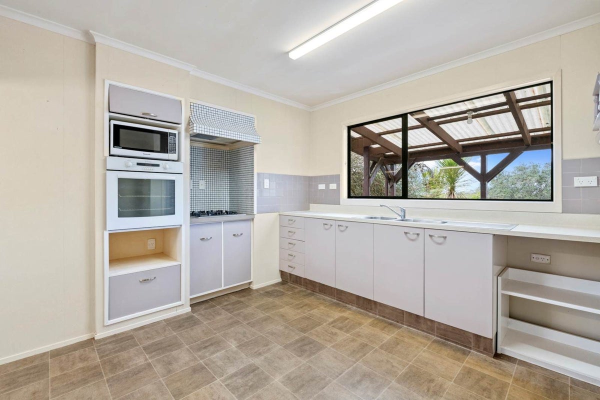 2/27 Verbena Road, Birkdale, Auckland - Carousel 19