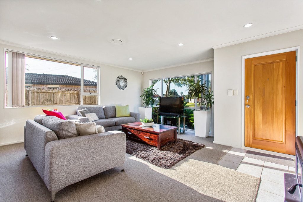 27 Morewa Place, Takanini, Auckland - Carousel 2