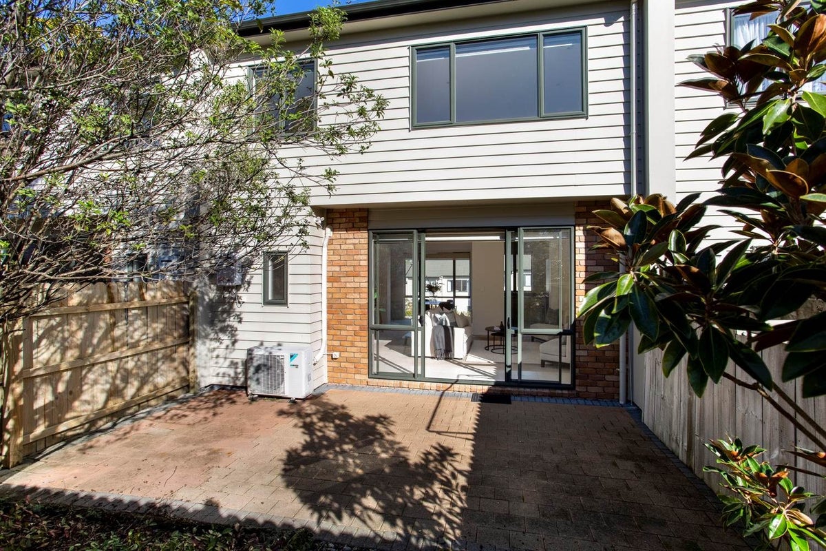 41/22 Northcross Drive, Oteha, Auckland - Carousel 1