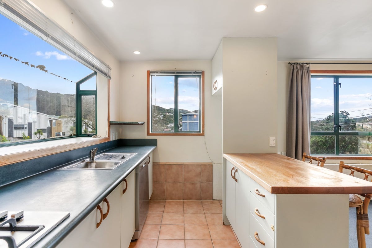 33 Makara Road, Karori, Wellington - Carousel 2