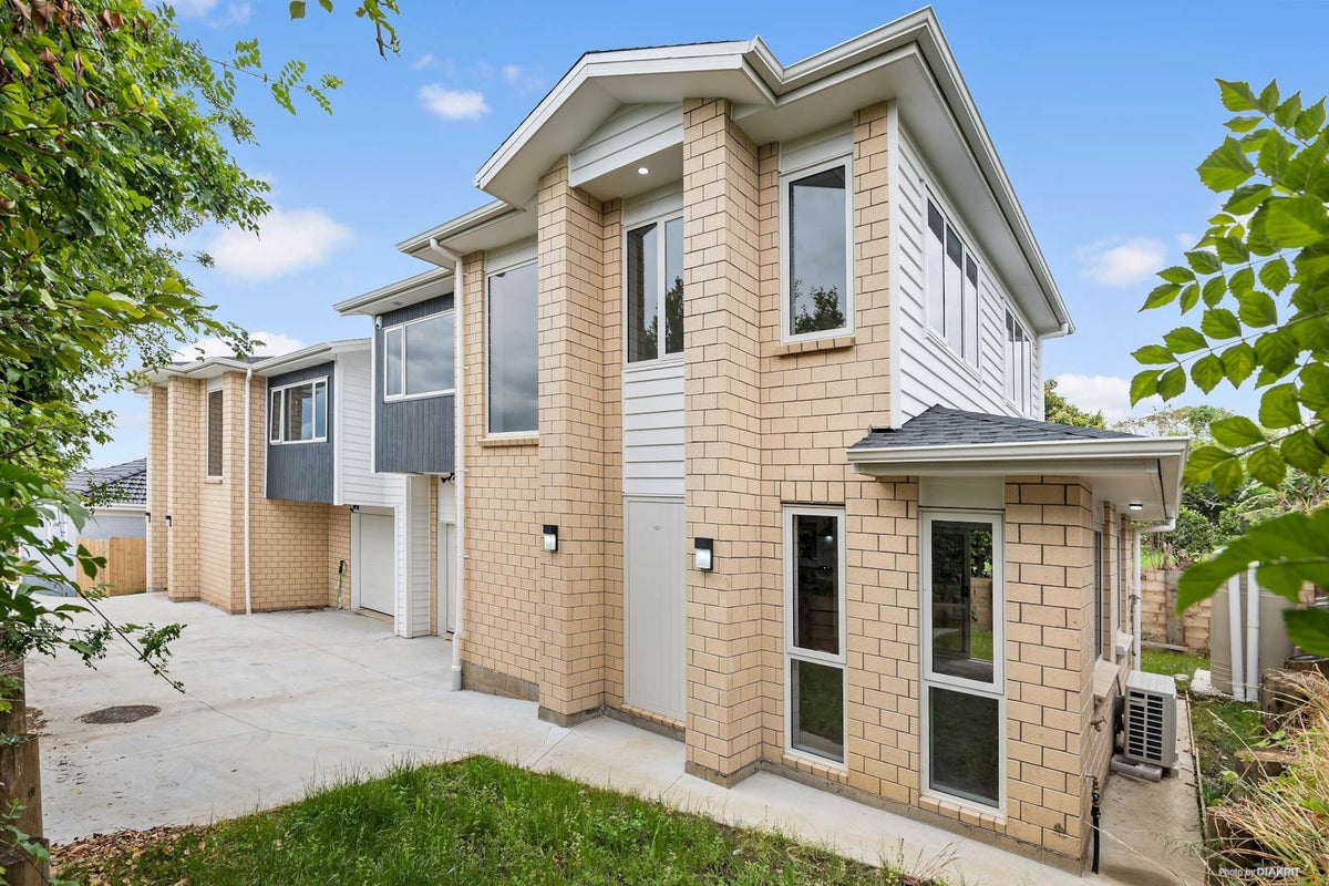 586B Massey Road, Mangere, Auckland - Carousel 1