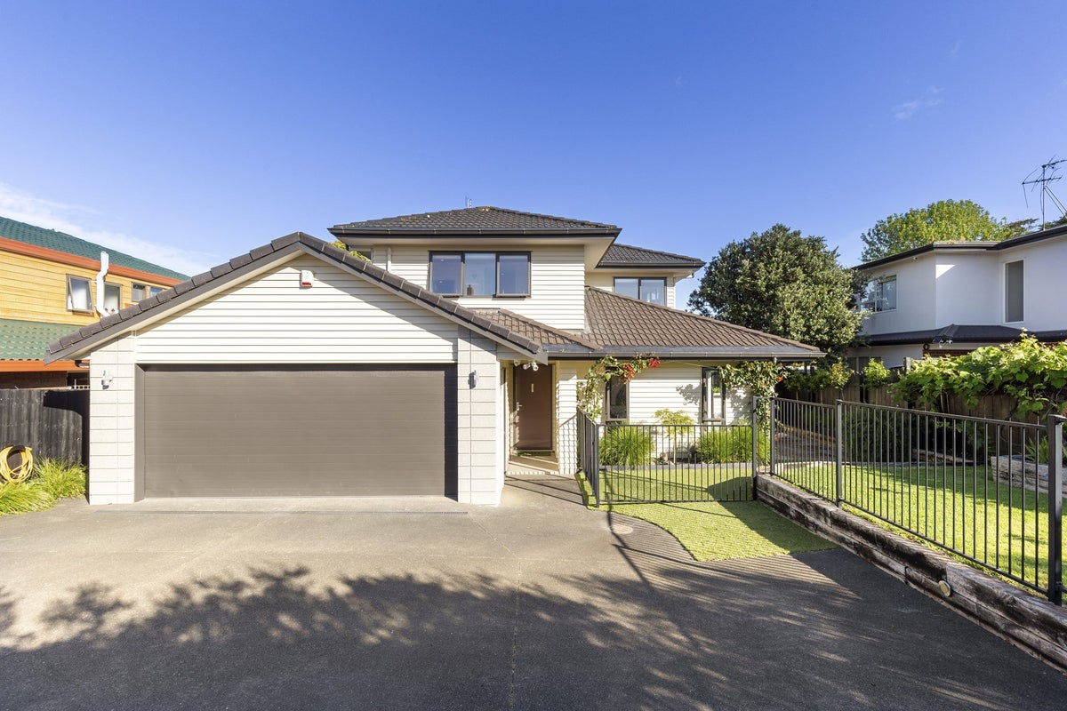 14A Bradbury Road, Botany Downs, Auckland - Carousel 1