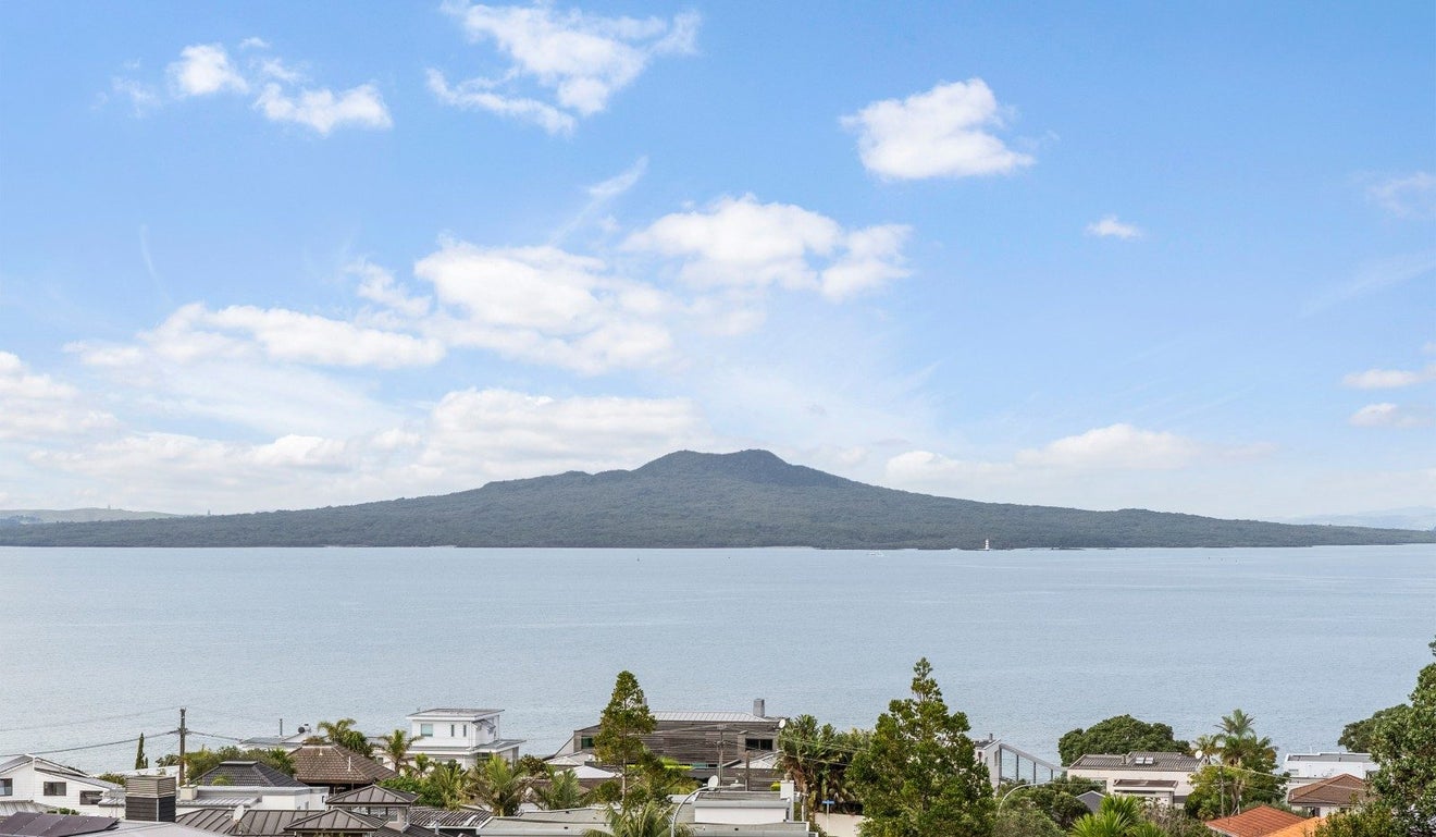 1/3 Katui Street, Castor Bay, Auckland - Carousel 1