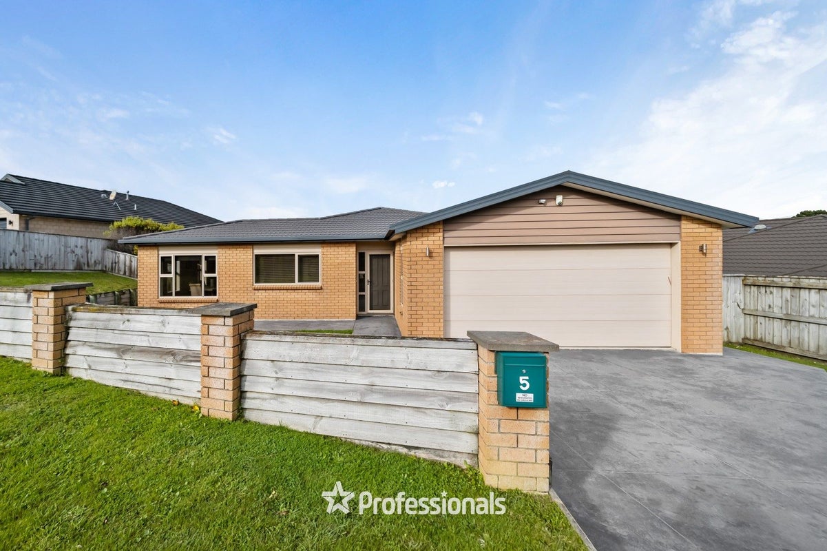 5 Tasman Close, Aotea, Porirua - Carousel 1
