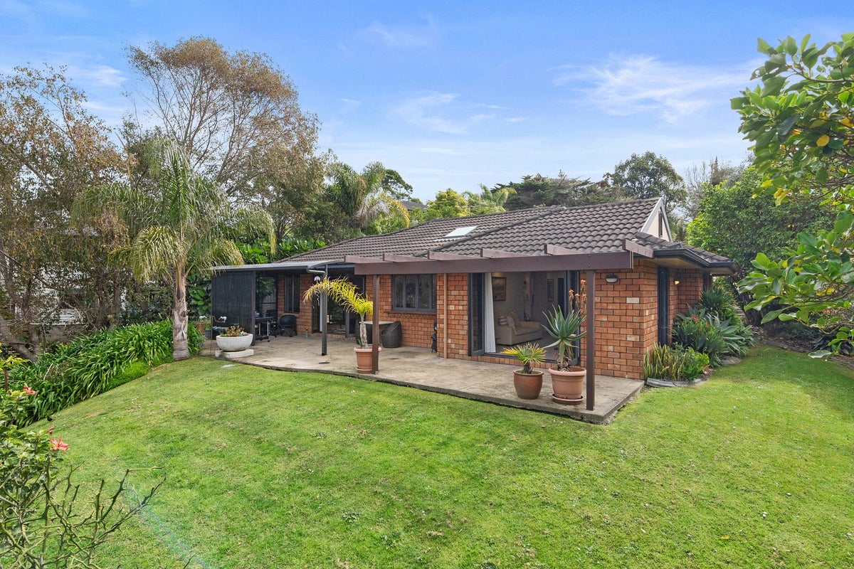59A Lonely Road, Fairview Heights, Auckland - Carousel 2