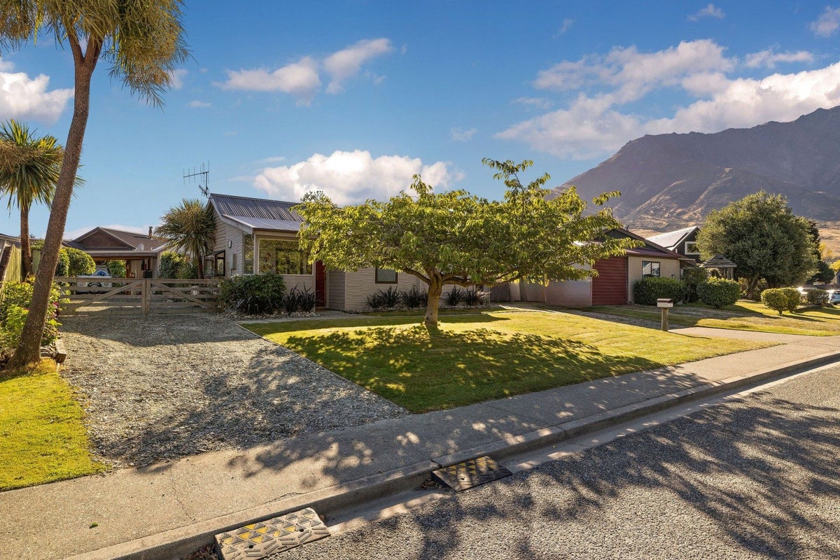 8 Kawarau Place, Frankton, Queenstown - Carousel 1