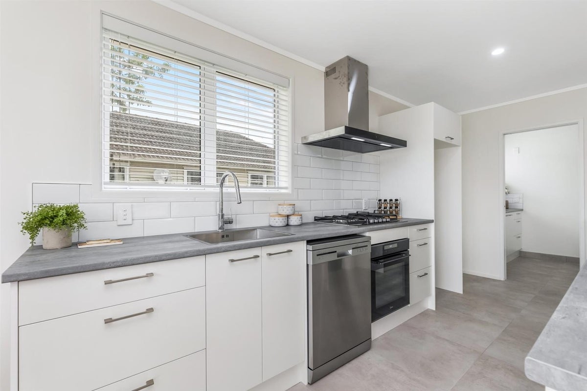 18 Village Way, Ardmore, Papakura - Carousel 2