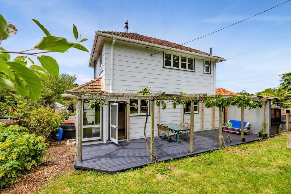 26 Glenpark Avenue, Frankleigh Park, New Plymouth - Carousel 1