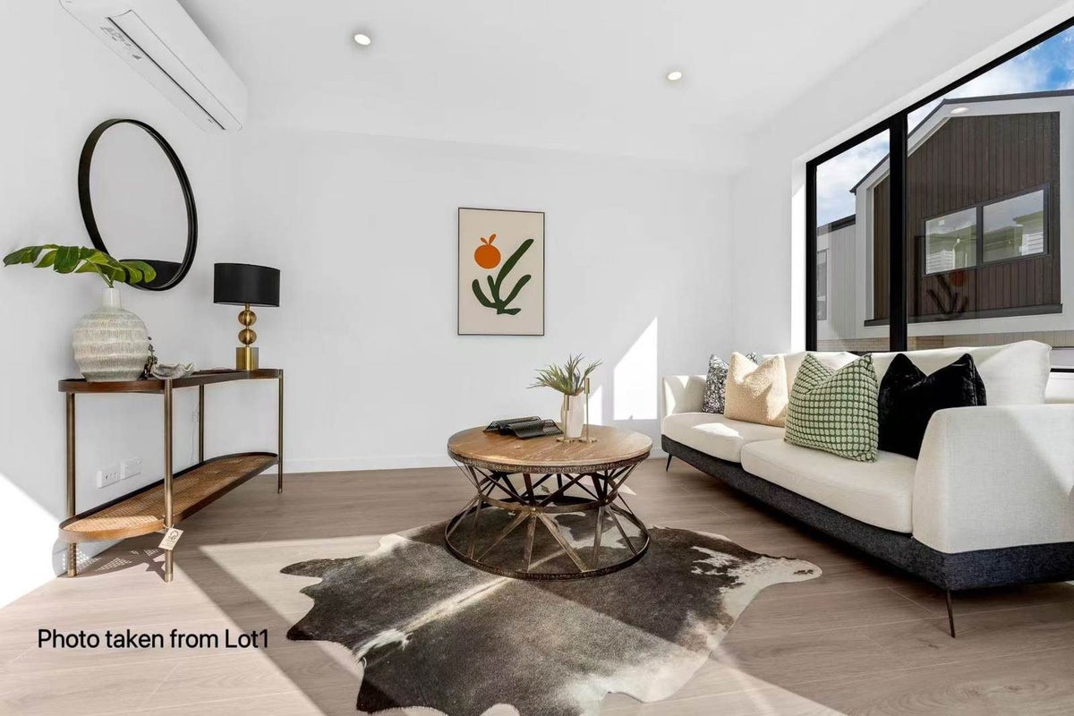 58 Lewisham Street, Highland Park, Auckland - Carousel 1