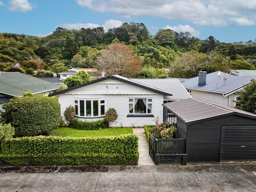 13 Williams Grove, Melling, Lower Hutt - Carousel 1