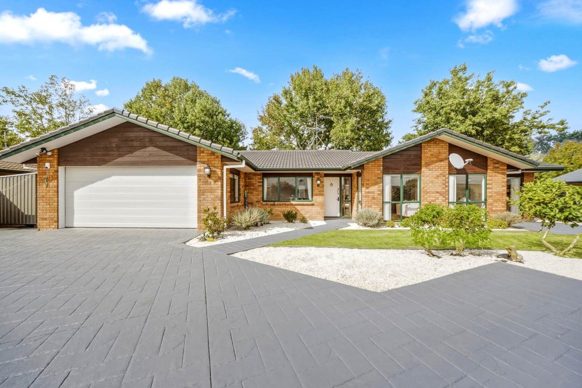 11 Rutgers Place, Albany, Auckland - Carousel 1