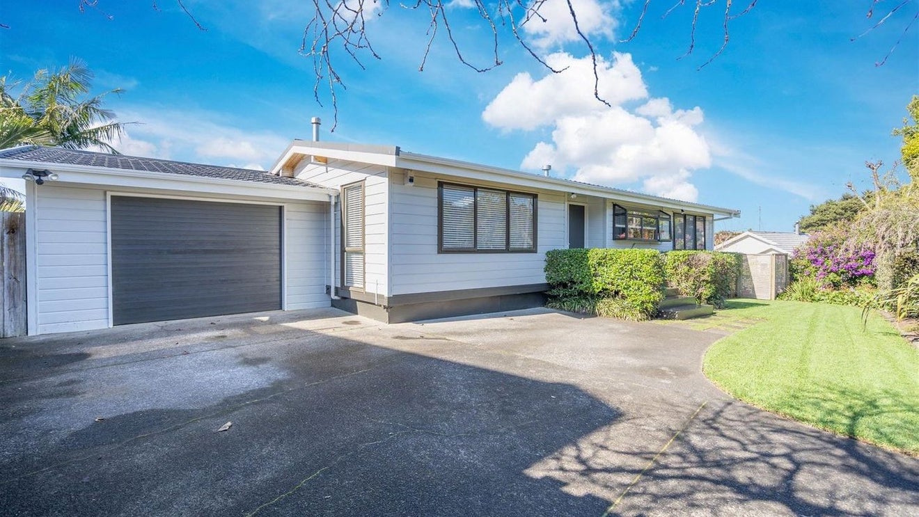 14 Highwood Grove, Torbay, Auckland - Carousel 1