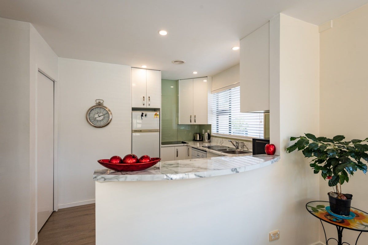 1/144A Karori Road, Karori, Wellington - Carousel 2