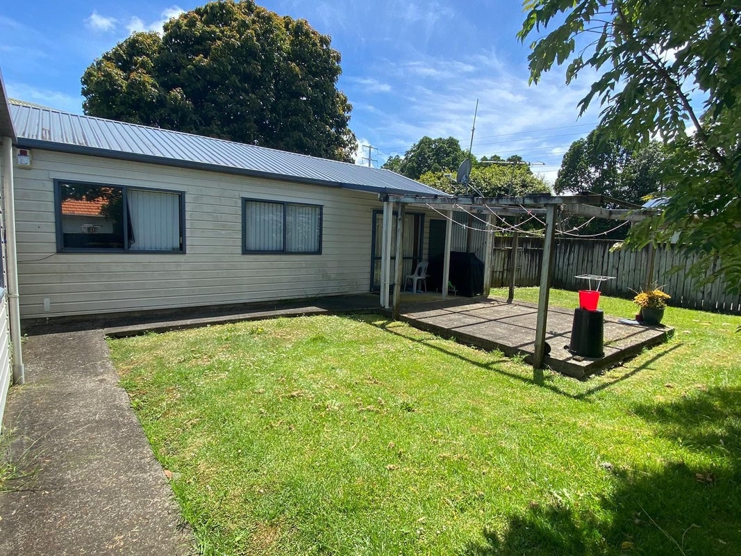 32 Reagan Road, Manukau, Auckland - Carousel 1