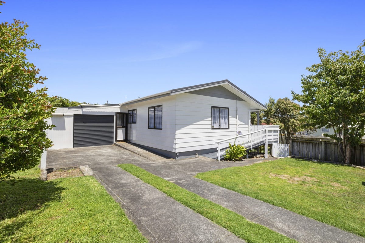 8 Tahurangi Place, Spotswood, New Plymouth - Carousel 1