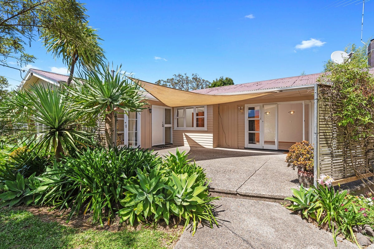 1/30 Lyttelton Avenue, Forrest Hill, Auckland - Carousel 1