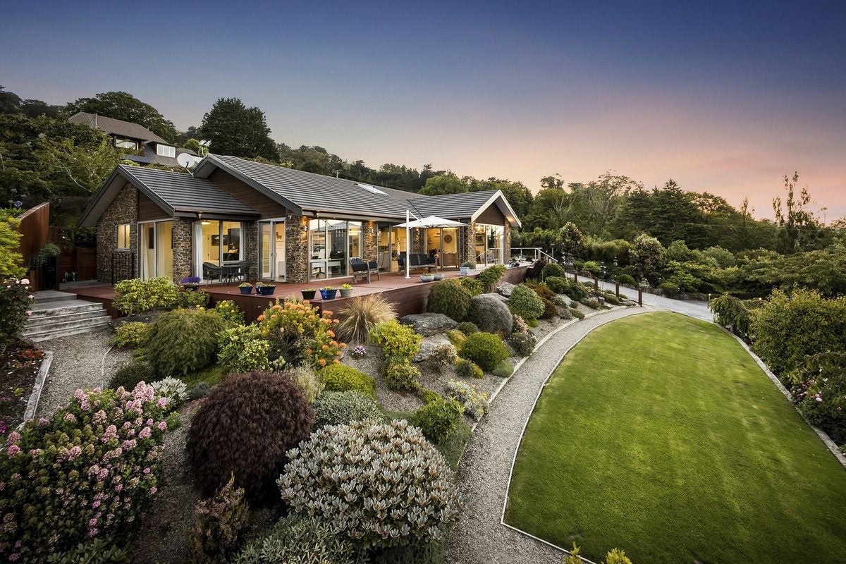 28 Barling Street, Macandrew Bay, Dunedin - Carousel 1