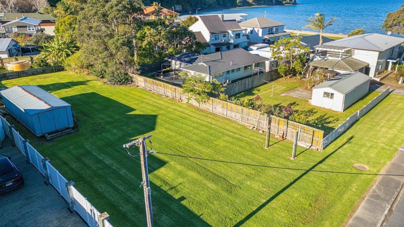3 Herman Street, Arkles Bay, Whangaparaoa - Carousel 1