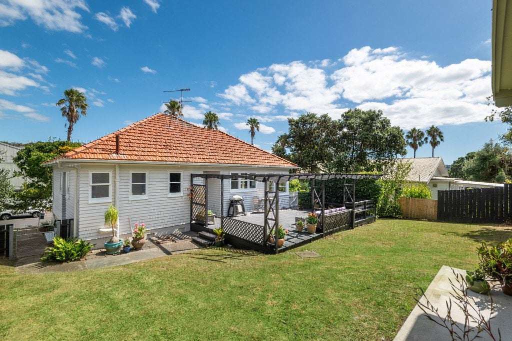 18 Cautley Street, Stanley Point, Auckland - Carousel 1