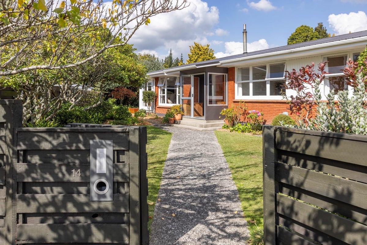14 Carlson Crescent, Silverdale, Hamilton - Carousel 2