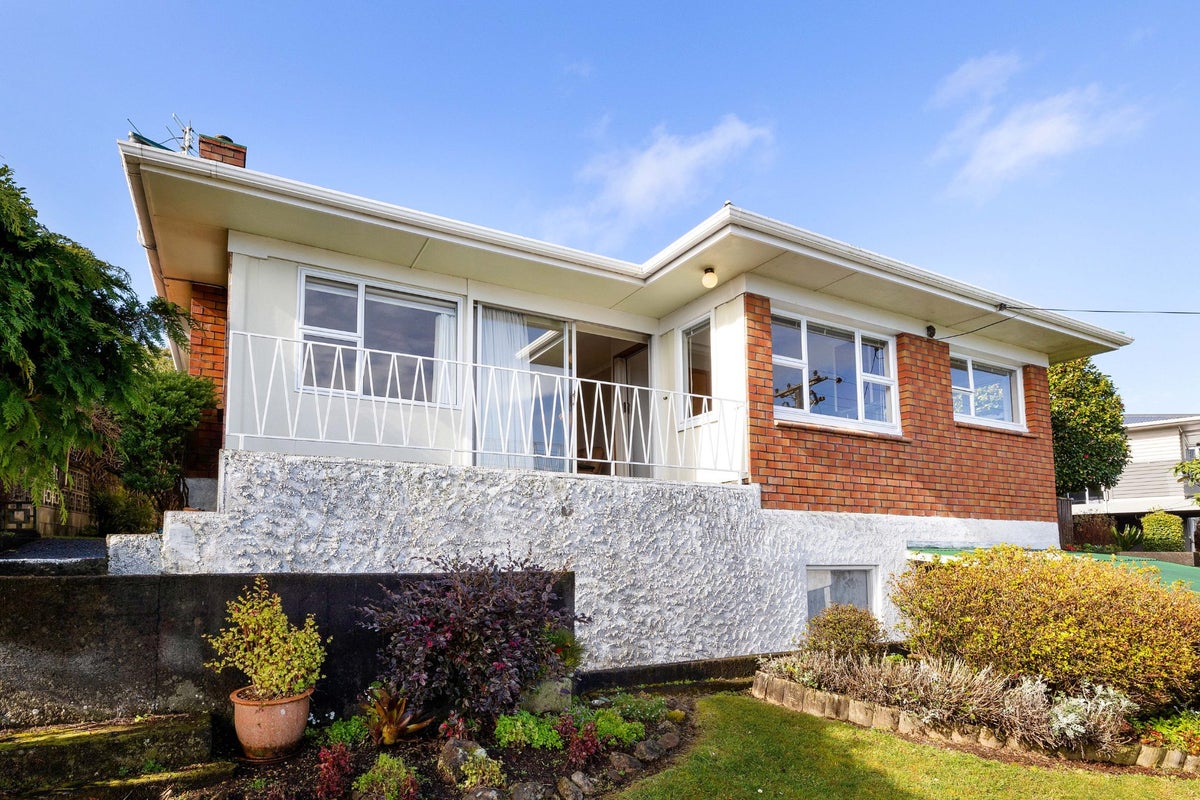 44 Essex Street, Vogeltown, New Plymouth - Carousel 2