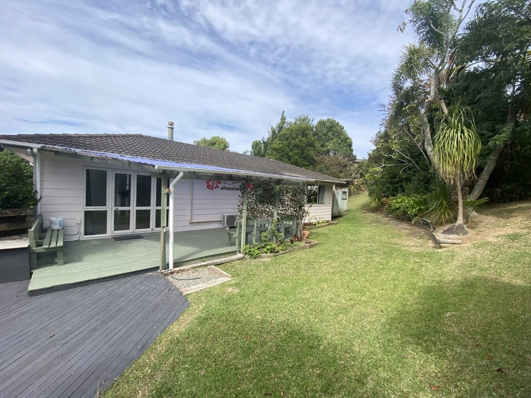 15 Finchley Road, Torbay, Auckland - Carousel 1