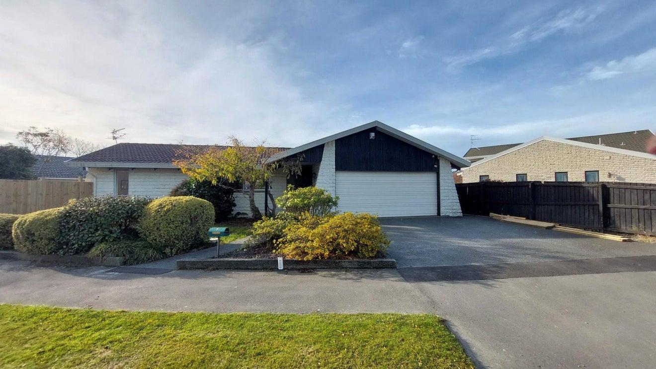 7 Applewood Place, Casebrook, Christchurch - Carousel 1