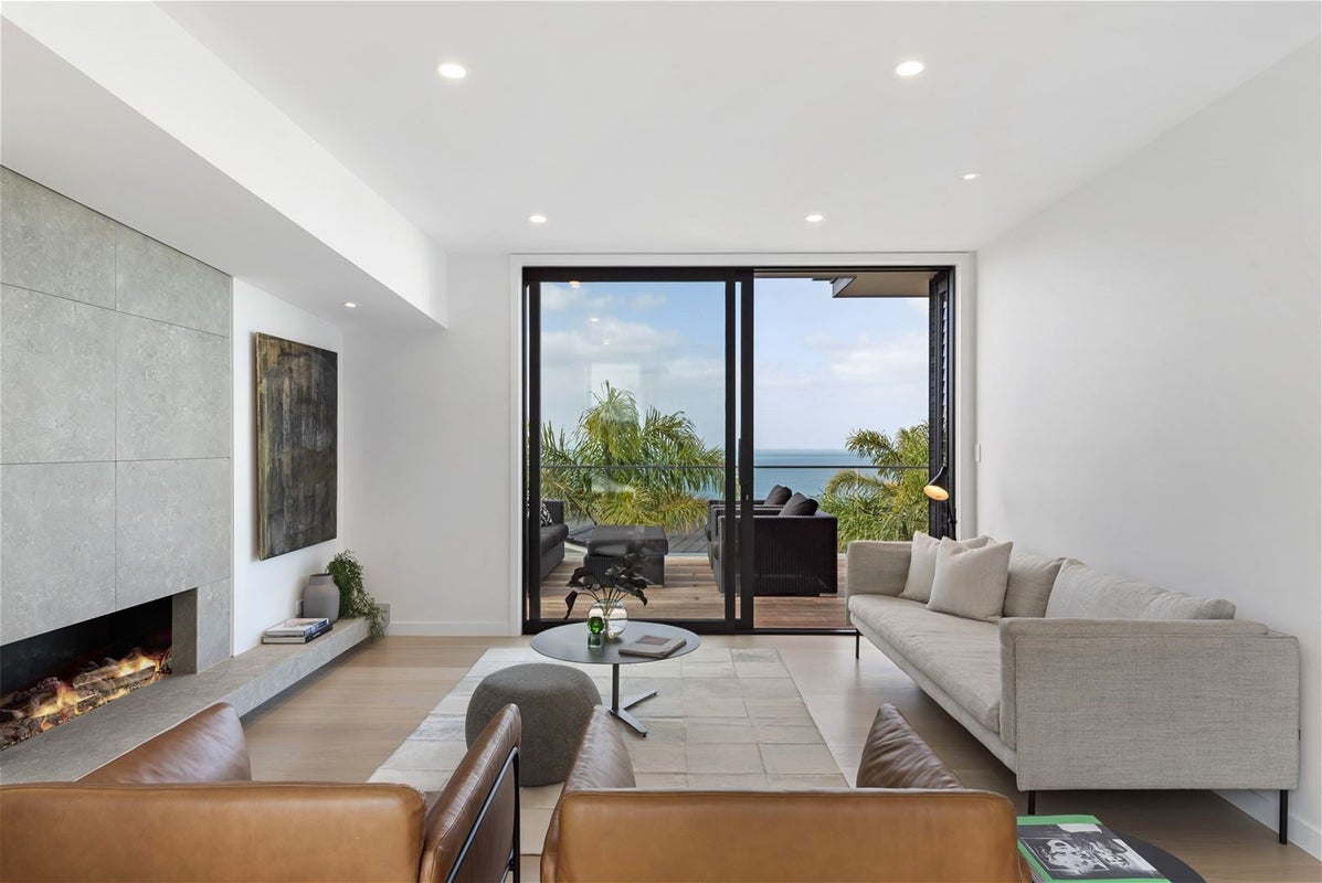 35A Gulf View Road, Murrays Bay, Auckland - Carousel 1