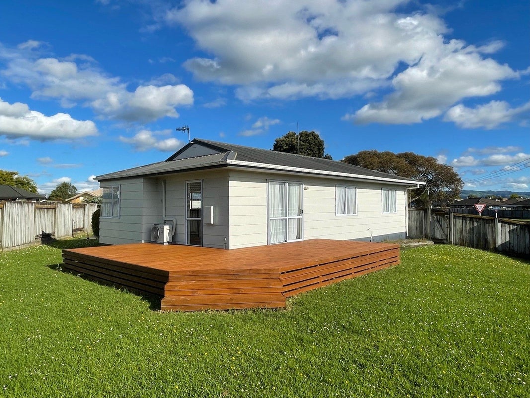 31 Lydia Place, Kelvin Grove, Palmerston North - Carousel 1