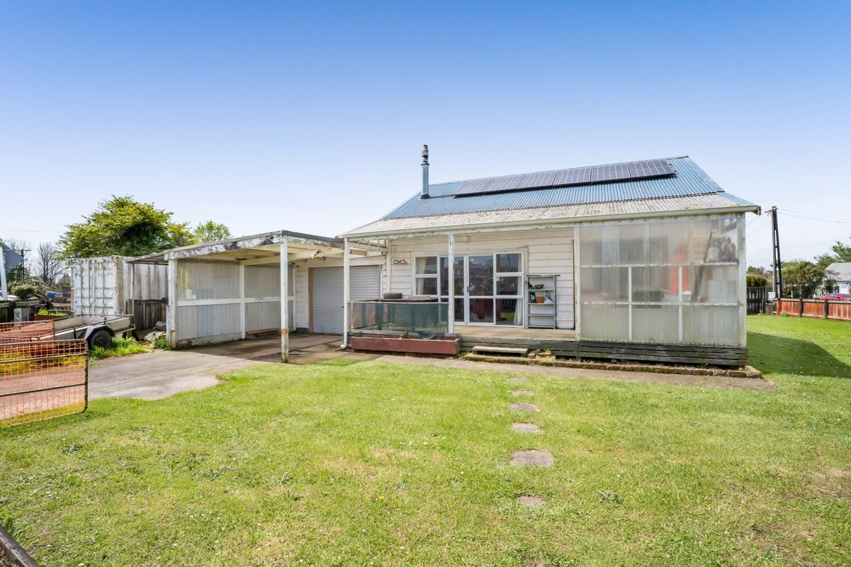2 Whitcombe Terrace, Midhirst, Stratford - Carousel 1