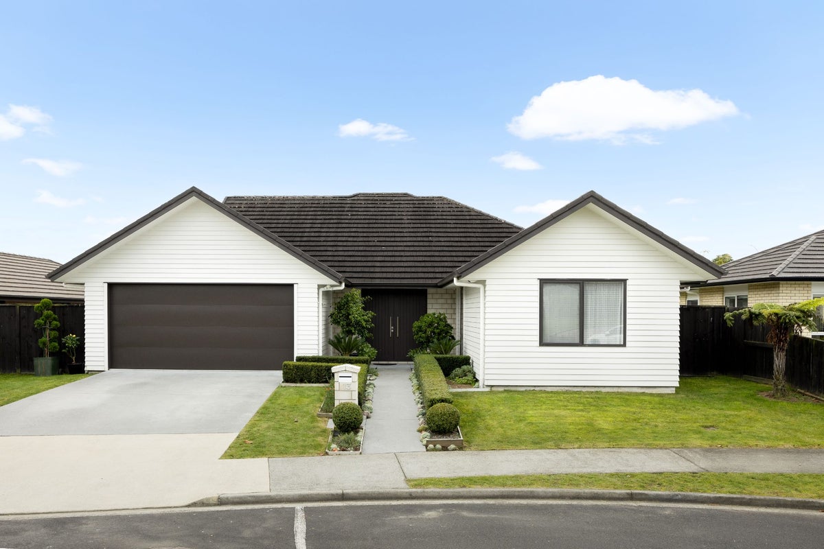 13 Ryedale Road, Flagstaff, Hamilton - Carousel 1
