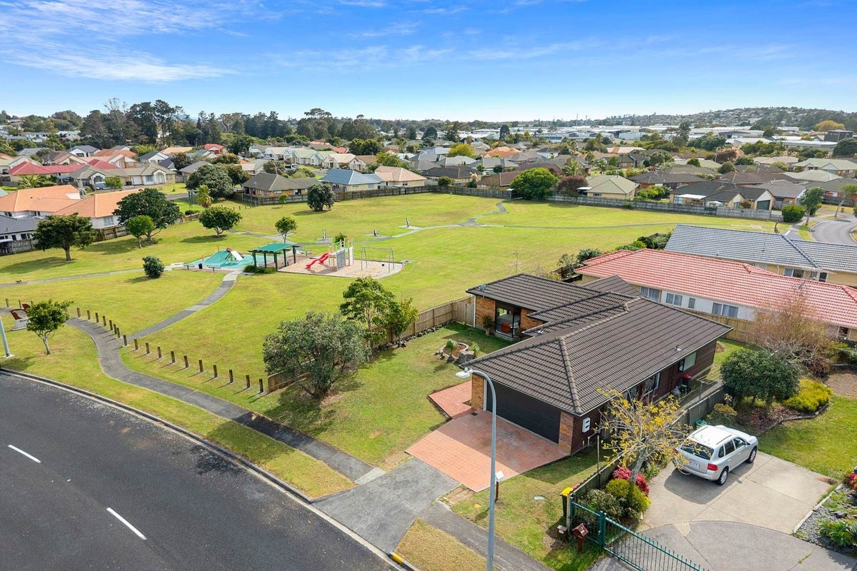 172 Burswood Drive, Burswood, Auckland - Carousel 2
