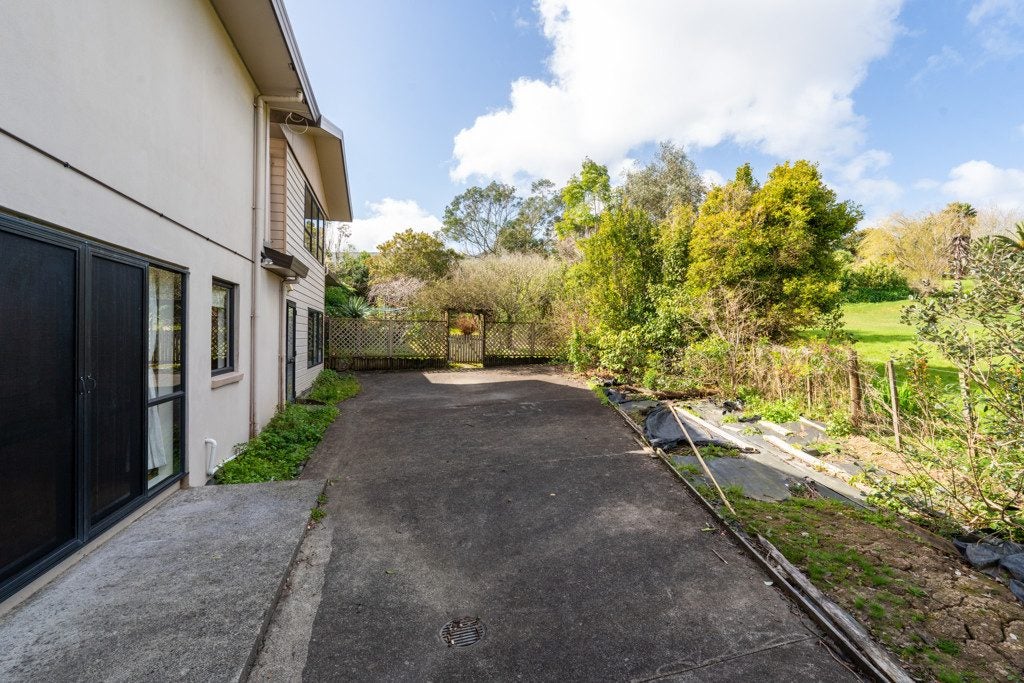 42 Chester Avenue, Greenhithe, Auckland - Carousel 42