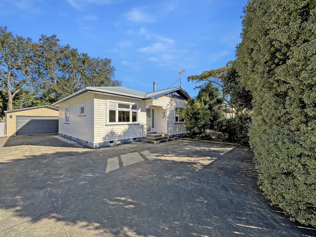 16 Shamrock Street, Takaro, Palmerston North - Carousel 1