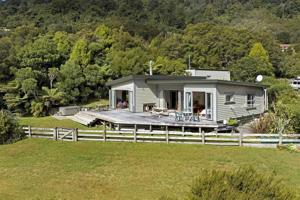 201 Duncans Bay Road, DUNCAN BAY - Carousel 1
