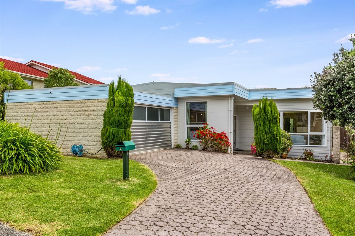 4 Mervyn Place, Plimmerton, Porirua - Carousel 1