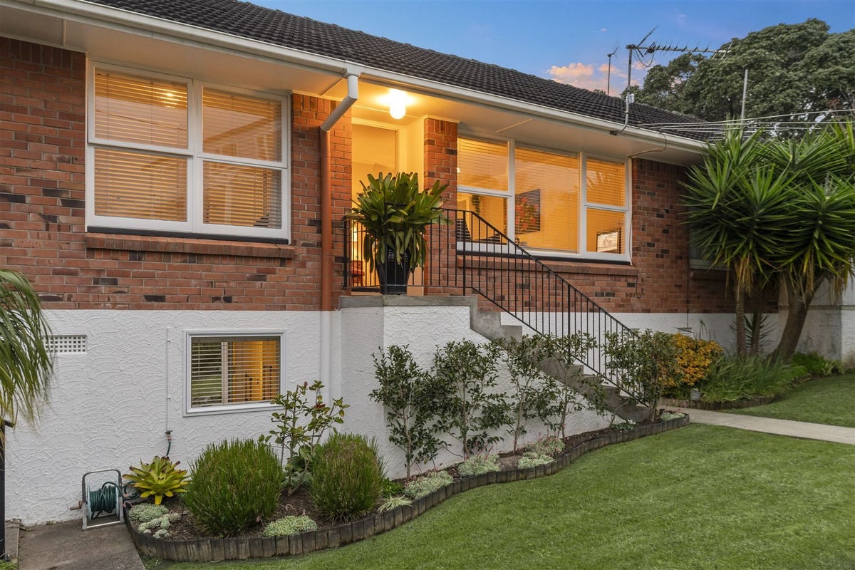 2/39 East Coast Road, Milford, Auckland - Carousel 1