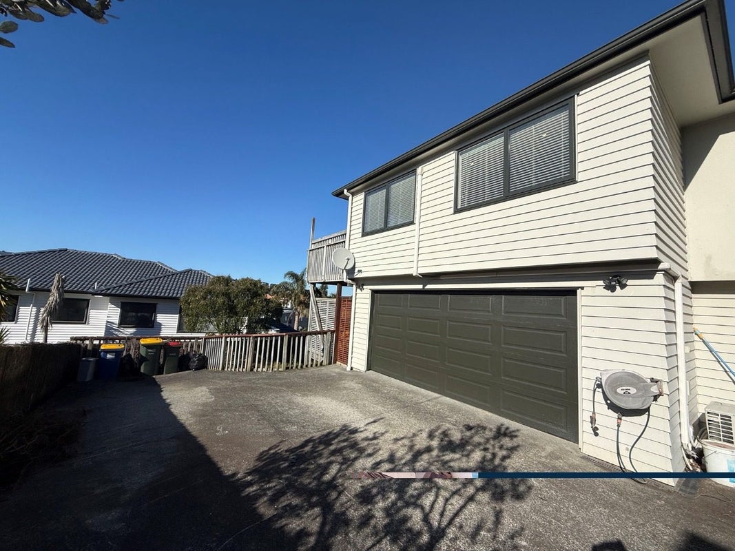 28 Baulcomb Parade, Windsor Park, Auckland - Carousel 1