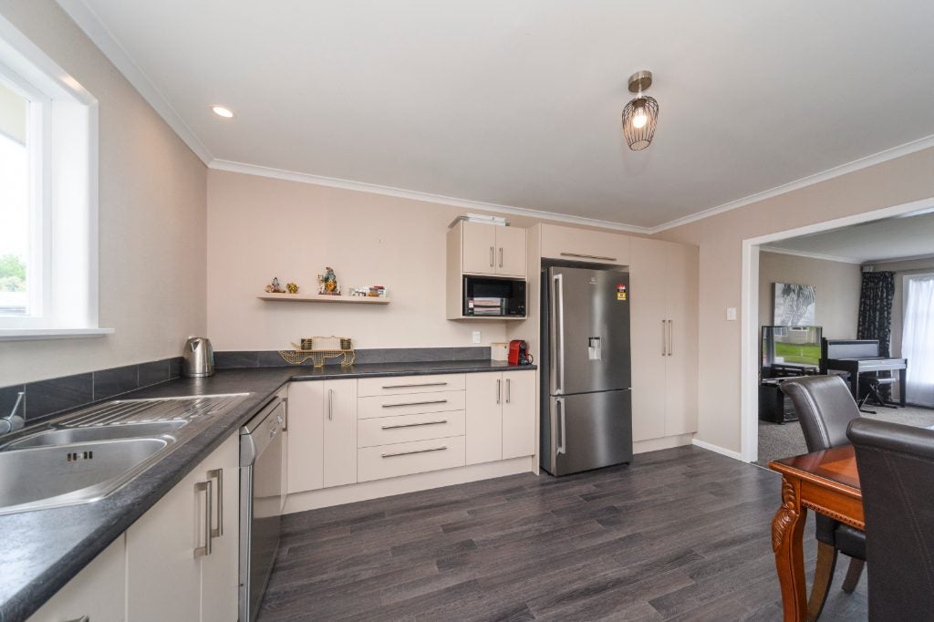 16 Battersea Place, Roslyn, Palmerston North - Carousel 2