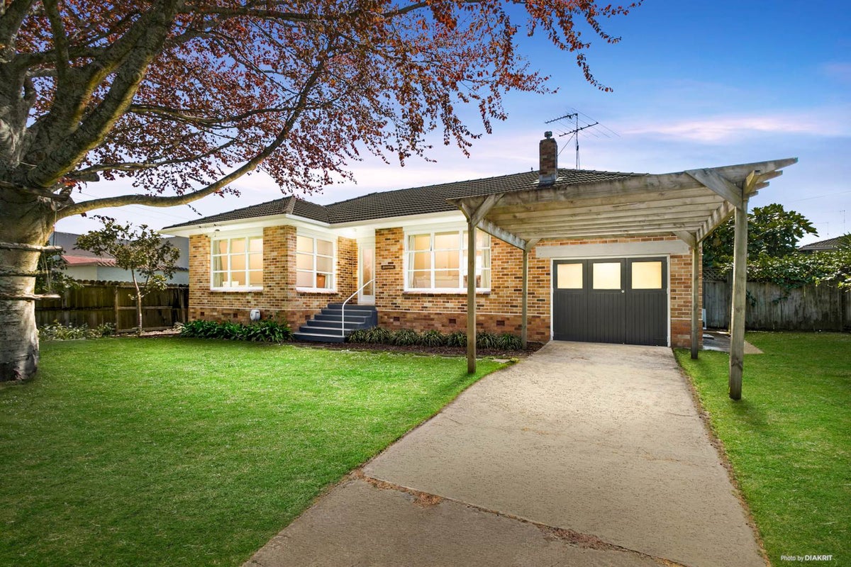 42A Tawa Road, Onehunga, Auckland - Carousel 1