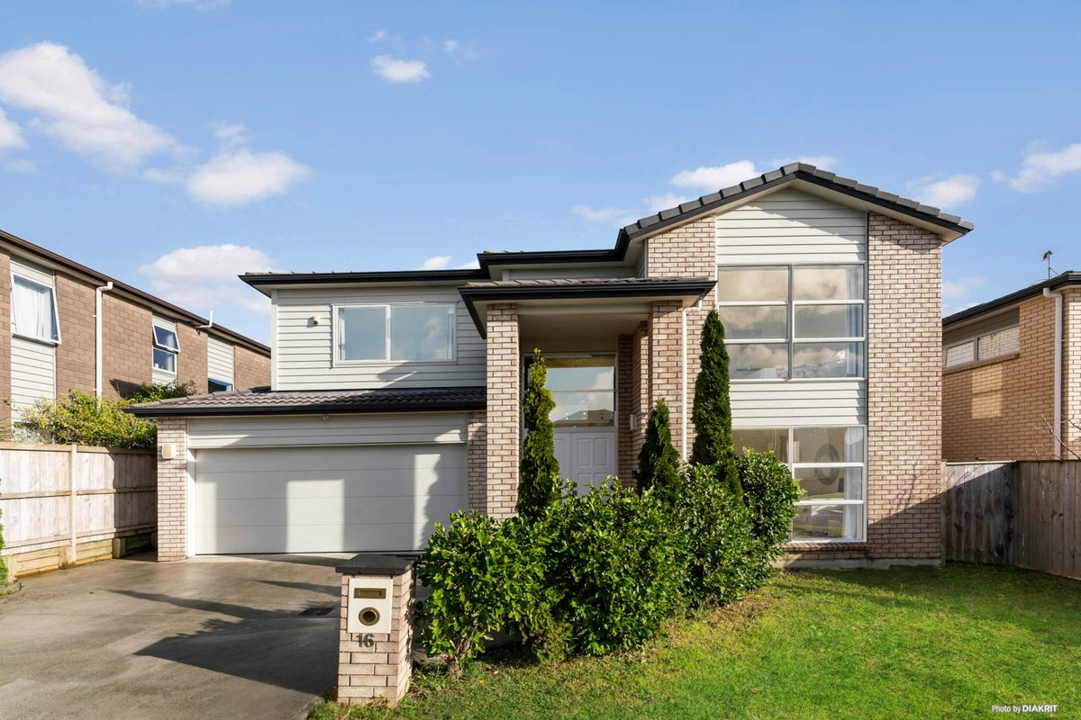 16 Shandon Street, Flat Bush, Auckland - Carousel 1