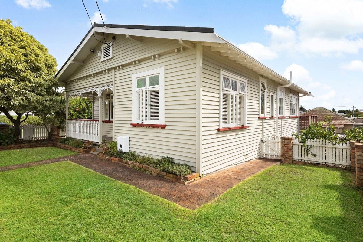 29 Kingsway Ave, Sandringham, Auckland - Carousel 2