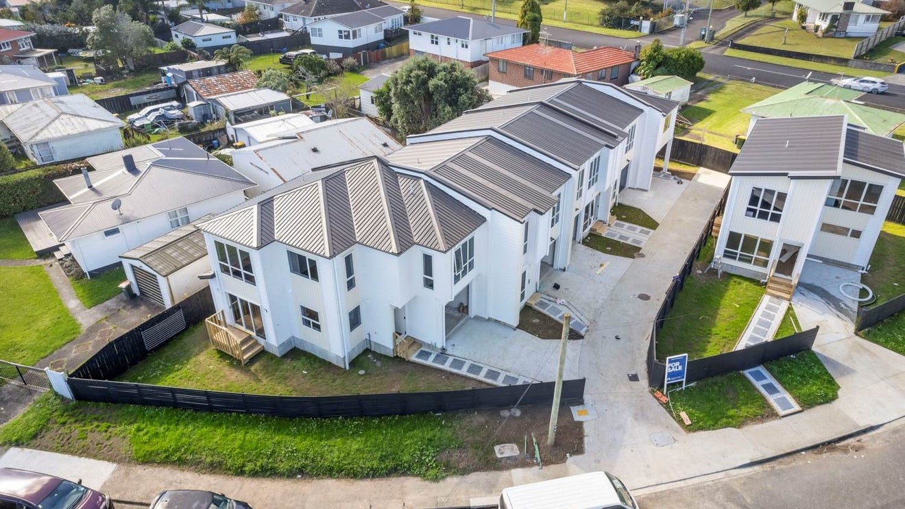 34B Greenmeadows Avenue, Manurewa East, Auckland - Carousel 1