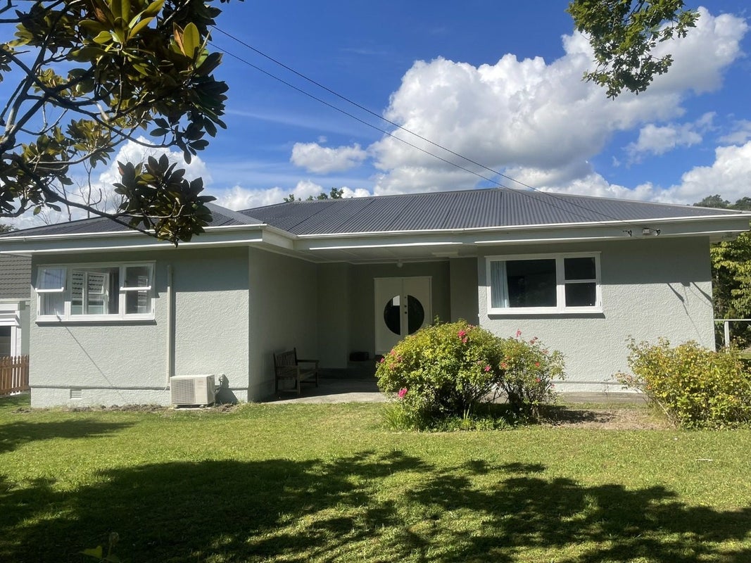 31 Pinehaven Road, Pinehaven, Upper Hutt - Carousel 1